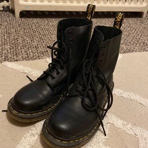 DR MARTENS